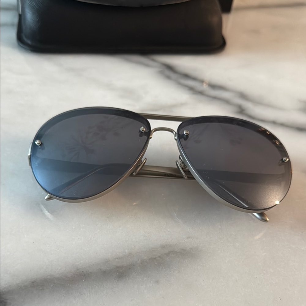 Stylish Silver Aviator Sunglasses